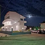 The House Of The Roses Lejlighed