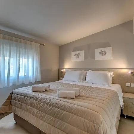 The House Of The Roses Apartment *