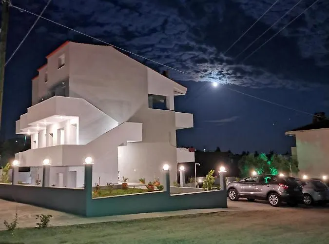 The House Of The Roses شقة